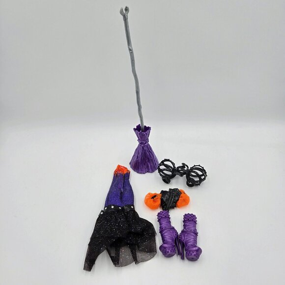 Monster High Casta Fierce Doll Accessories Broom Boots Dress Top Mattel Read - Picture 3 of 13